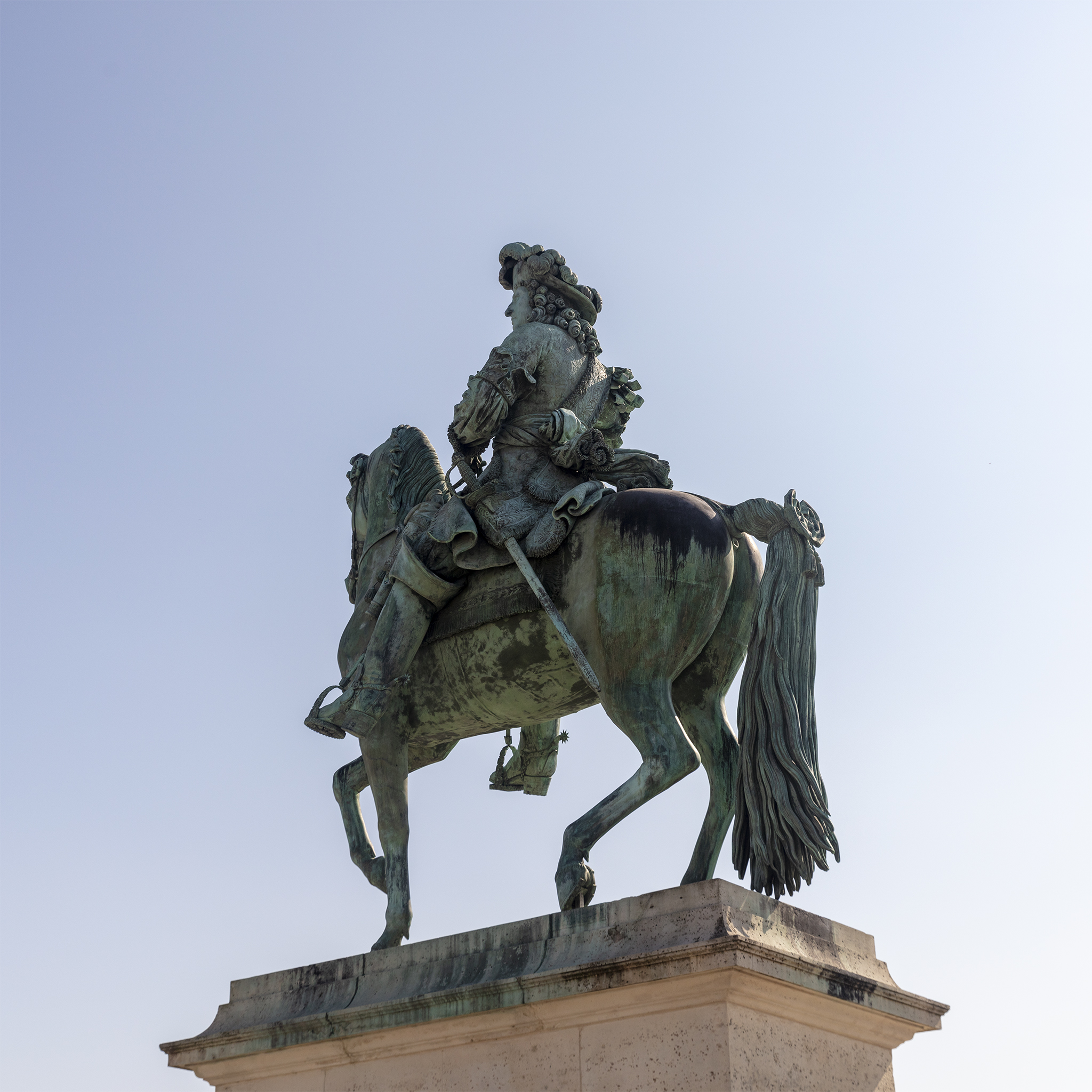 Statue Equestre de Louis XIV, sur la place d'Armes.